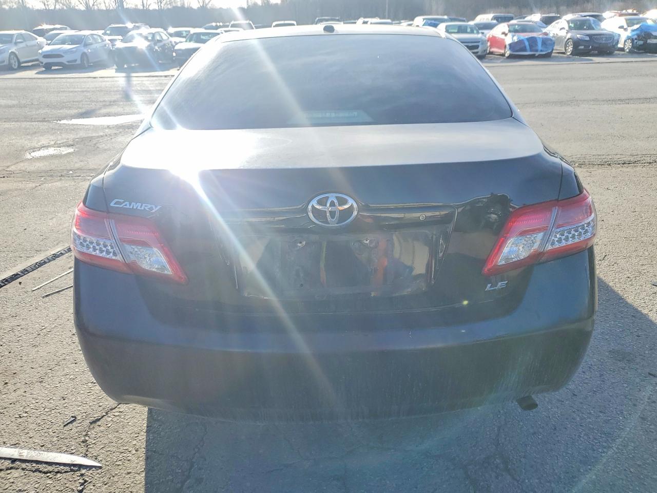 2011 TOYOTA CAMRY photo 11