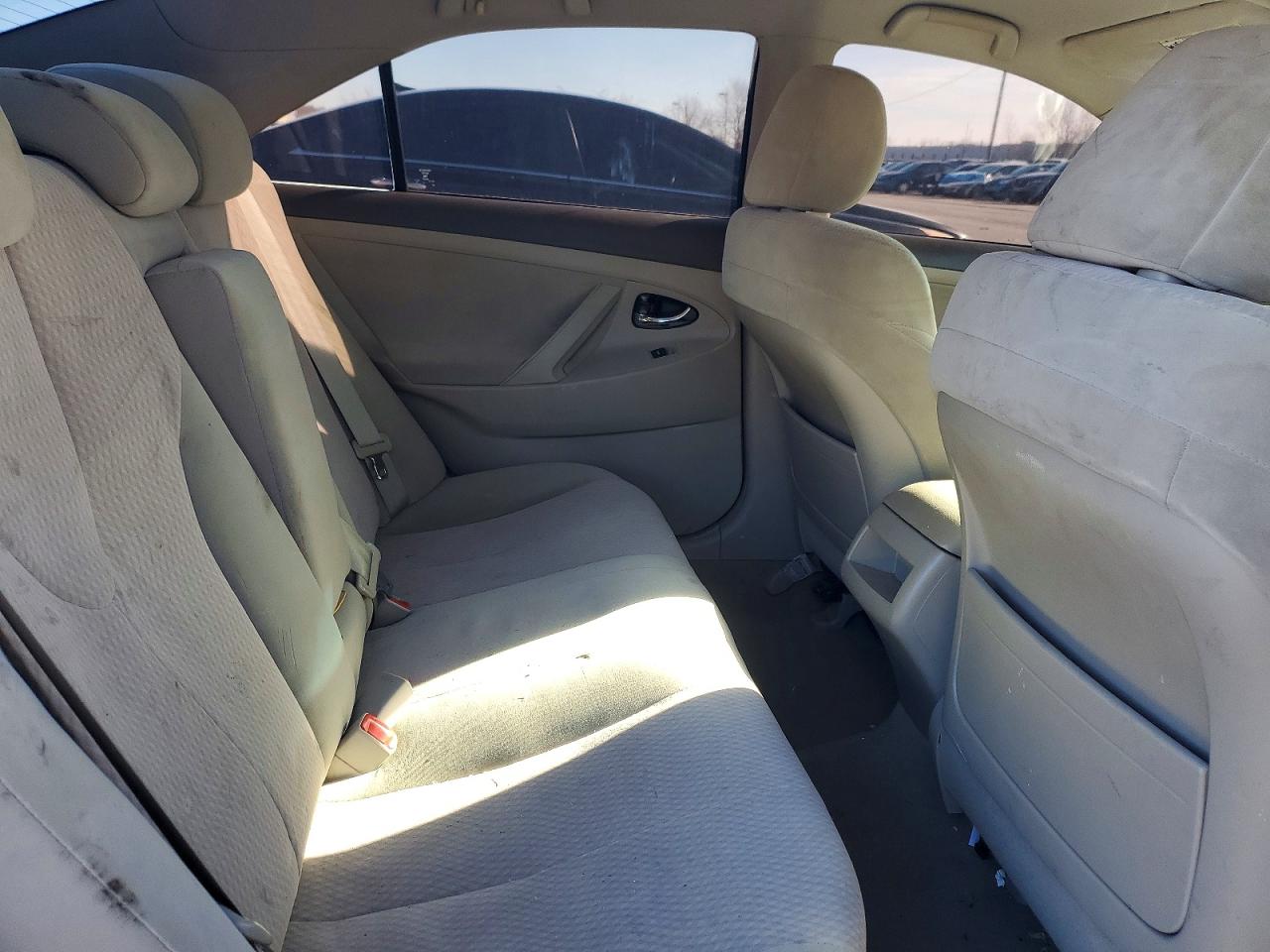 2011 TOYOTA CAMRY photo 19
