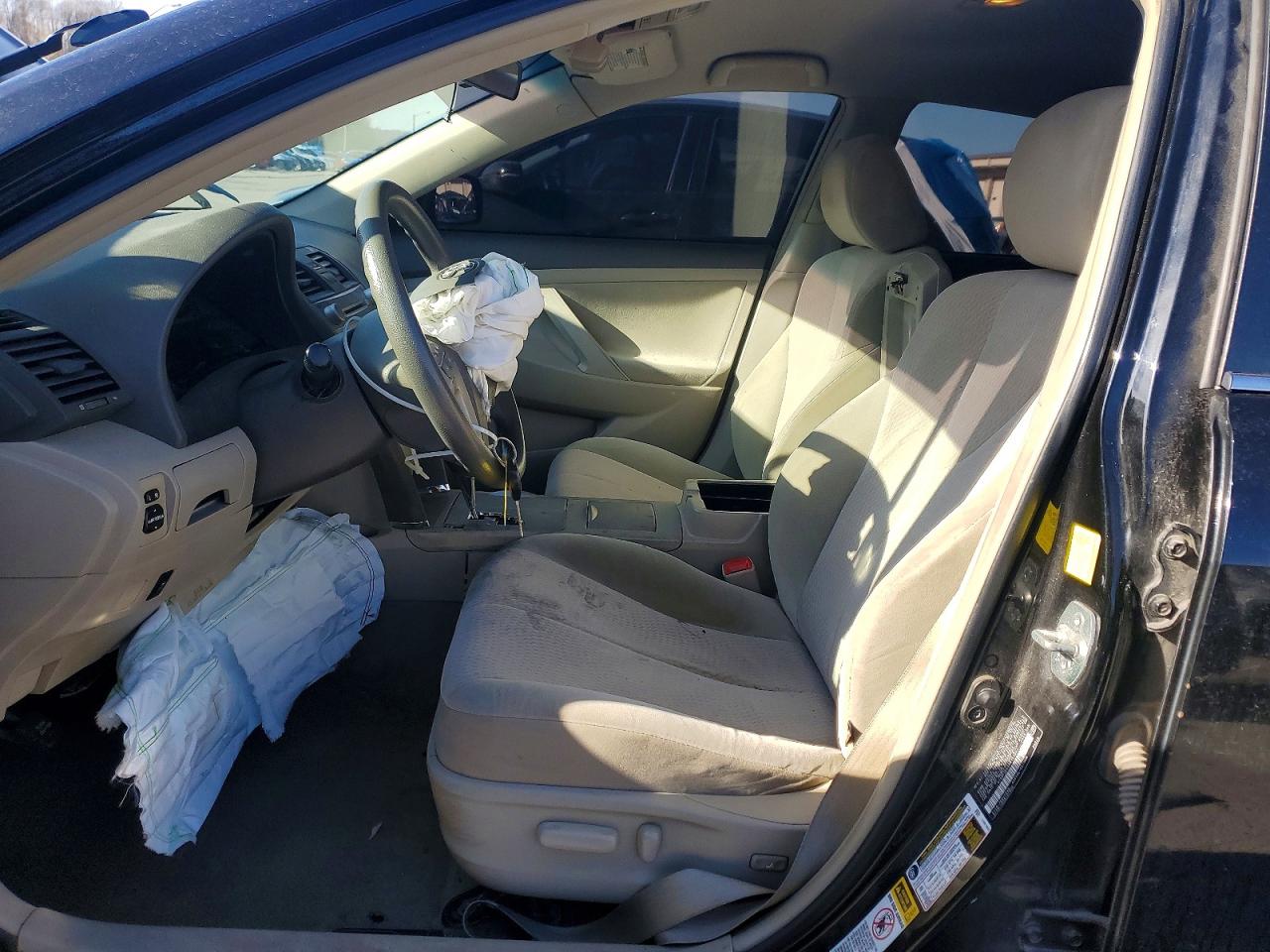 2011 TOYOTA CAMRY photo 13