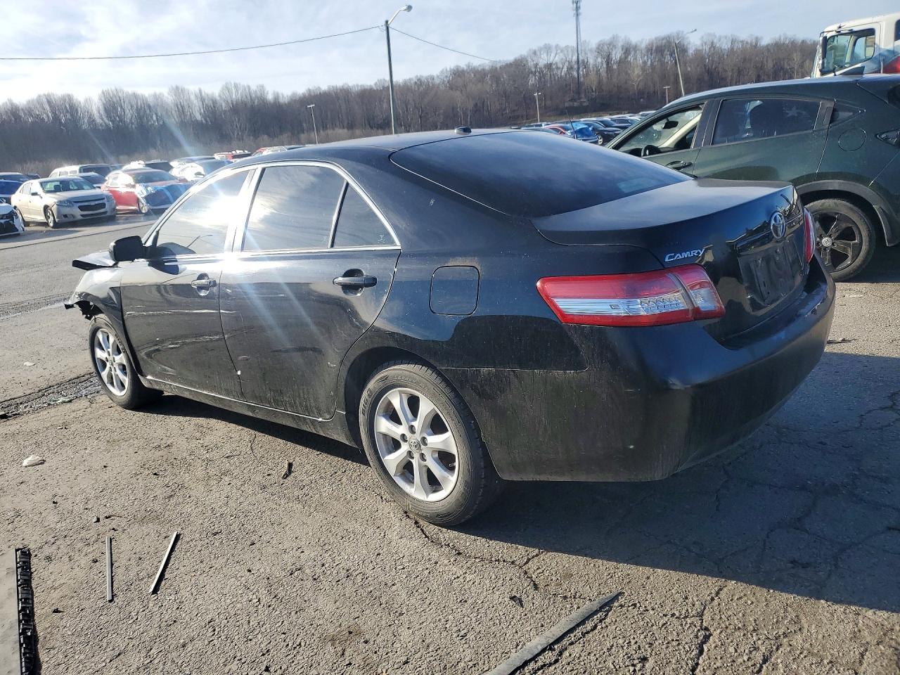 2011 TOYOTA CAMRY photo 3