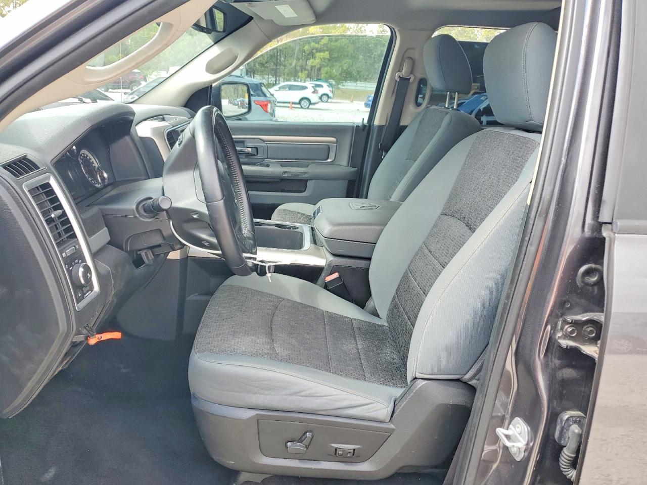 2017 RAM 1500 SLT photo 7