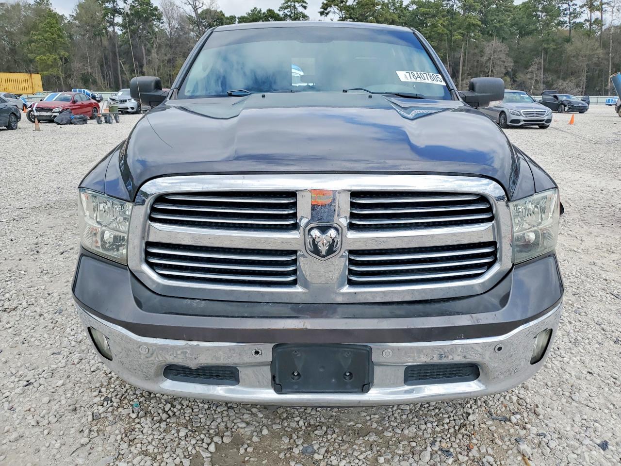 2017 RAM 1500 SLT photo 5