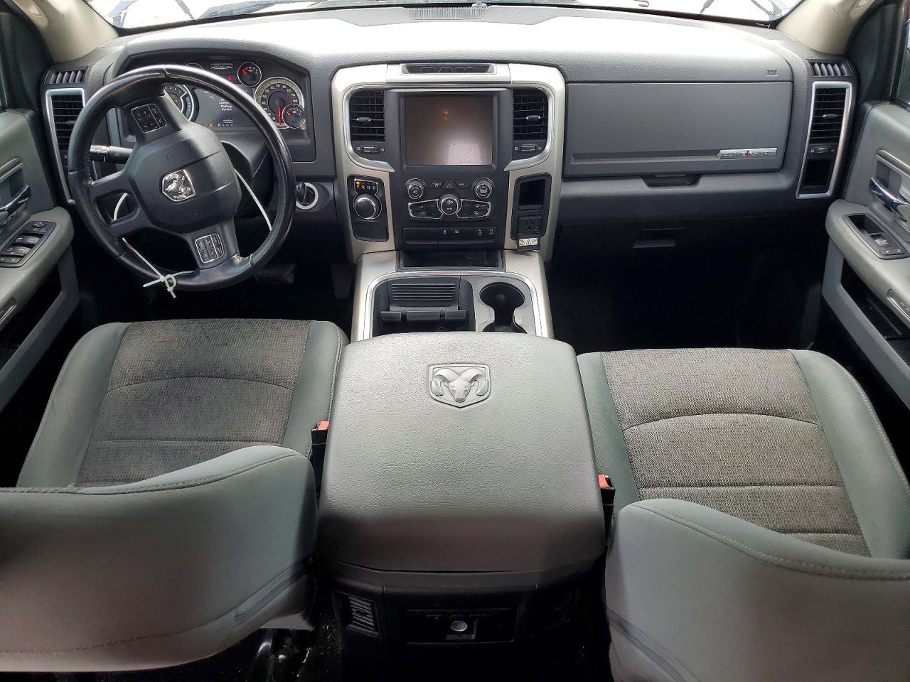 2017 RAM 1500 SLT photo 8