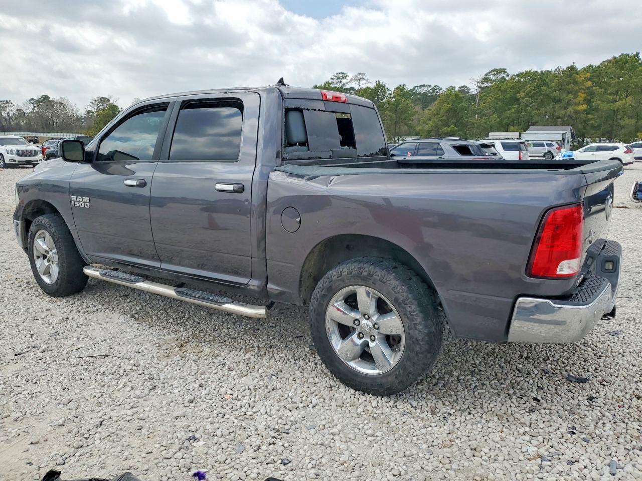 2017 RAM 1500 SLT photo 2