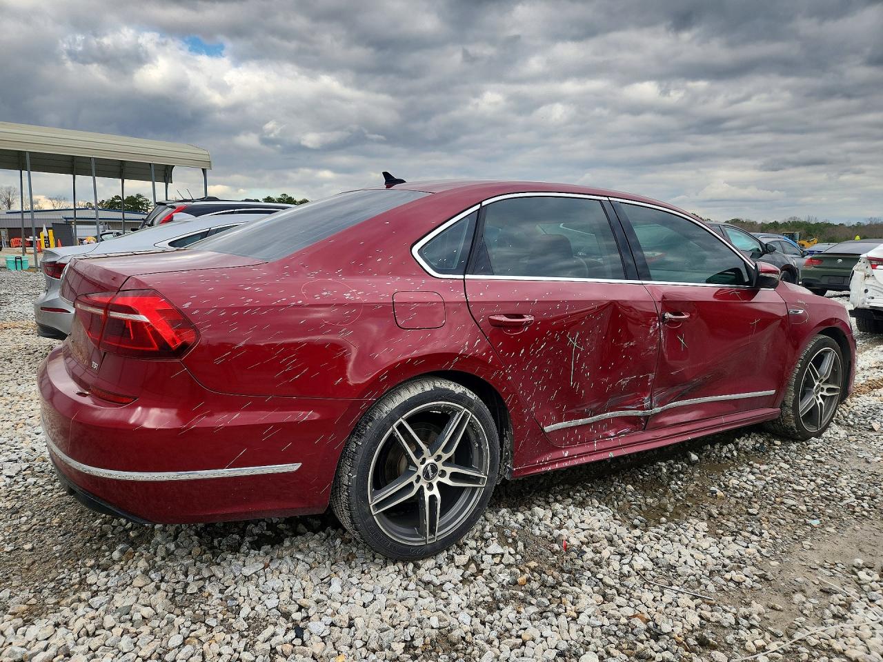 2017 VOLKSWAGEN PASSAT R-LINE photo 3