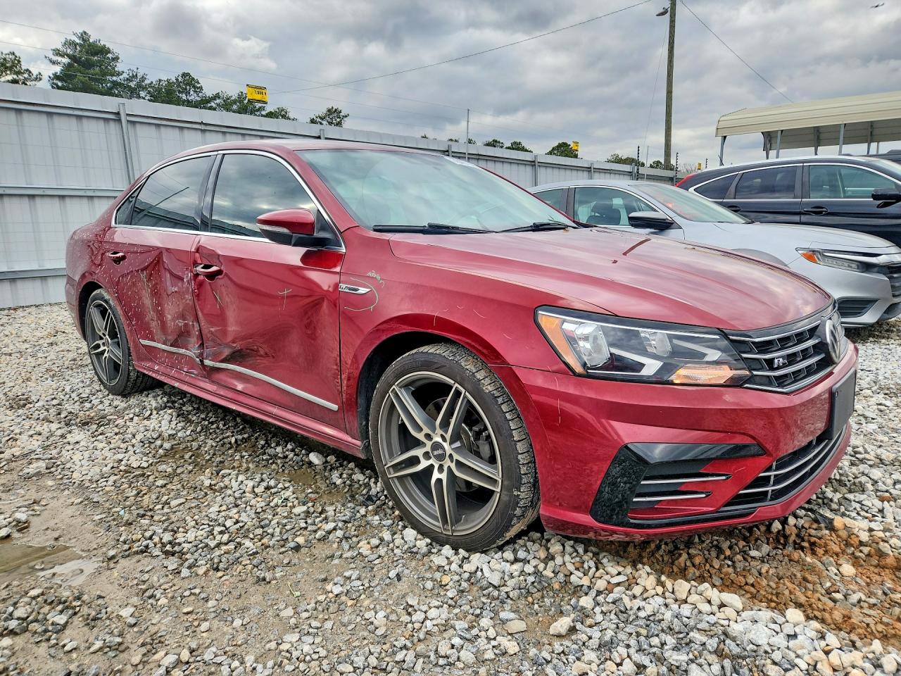 2017 VOLKSWAGEN PASSAT R-LINE photo 4