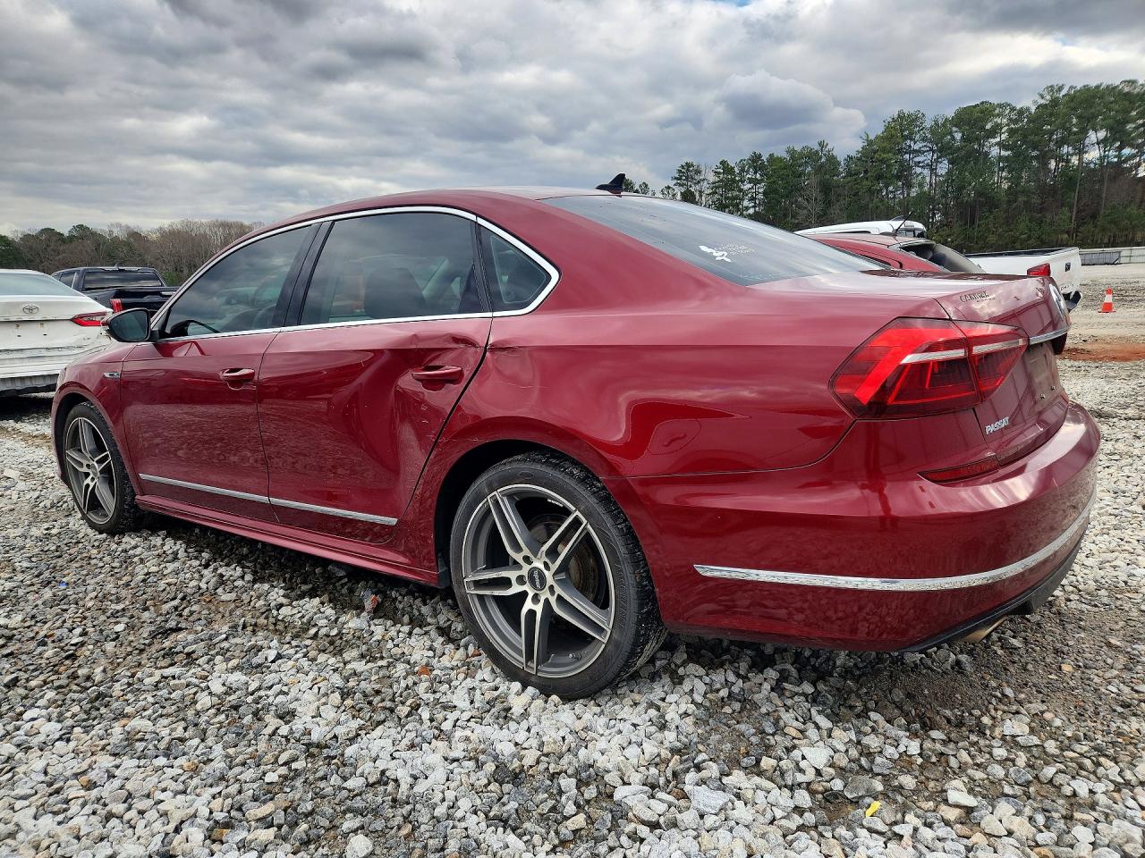 2017 VOLKSWAGEN PASSAT R-LINE photo 2