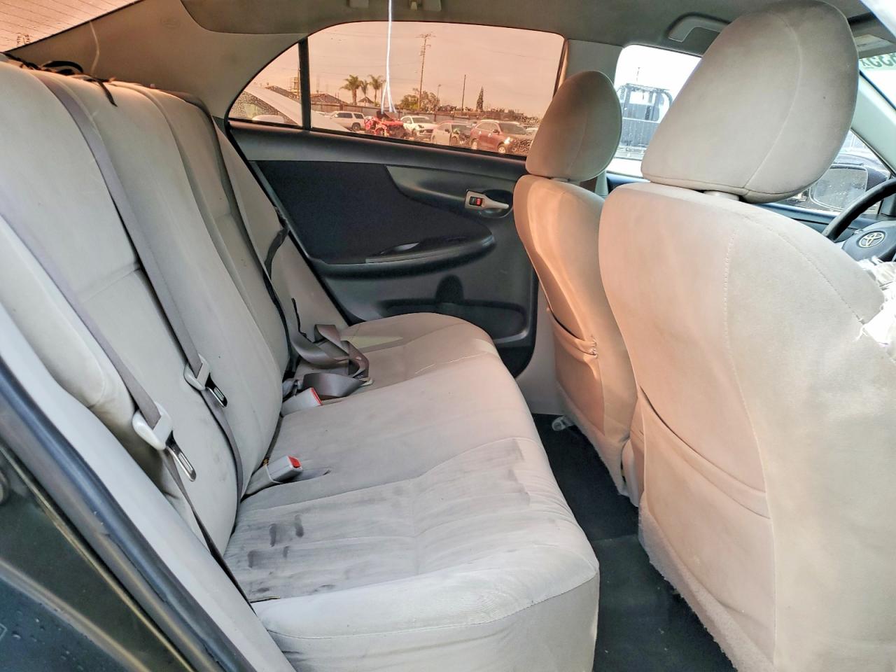 2010 TOYOTA COROLLA LE photo 10