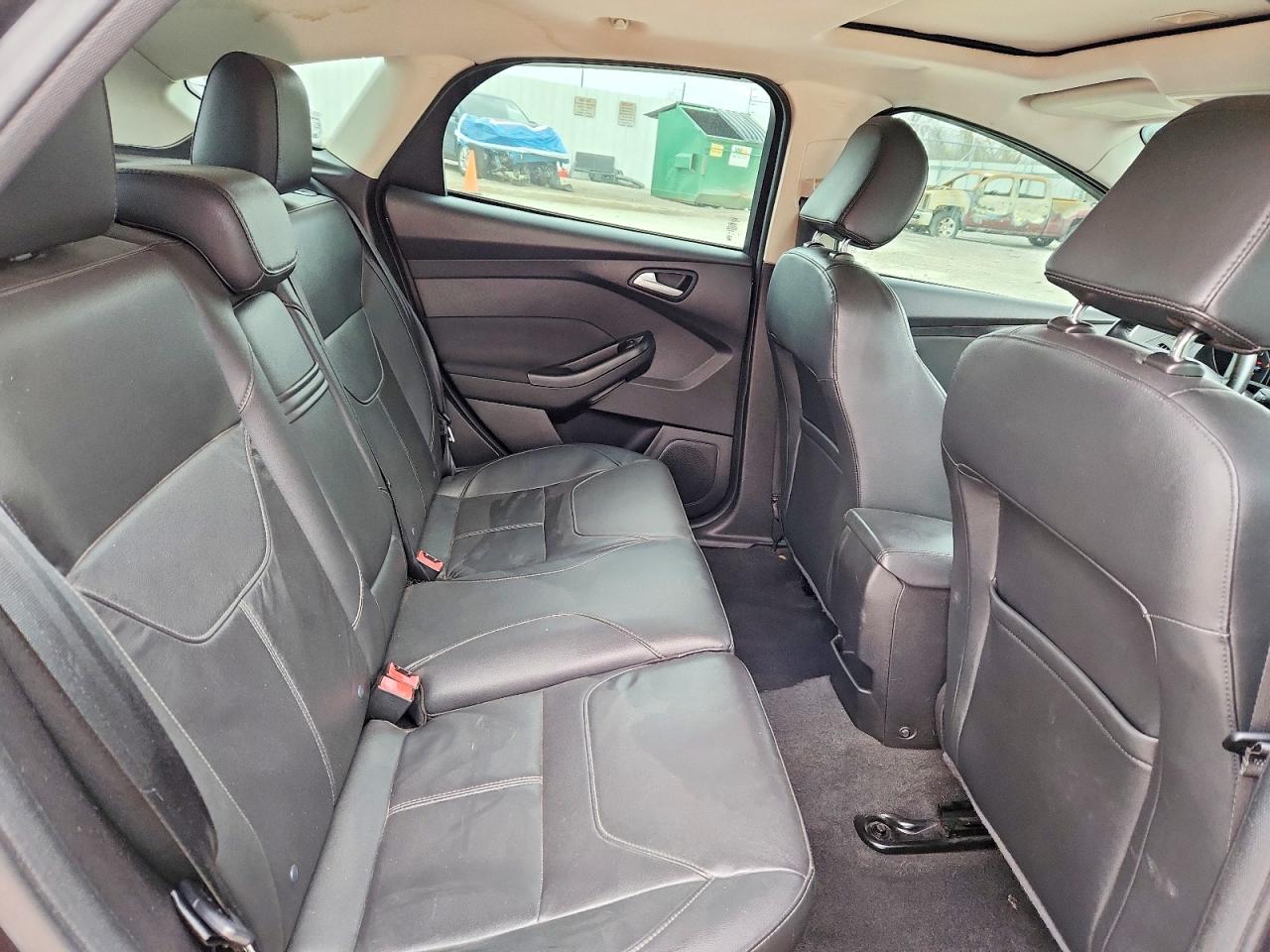 2015 FORD FOCUS SE photo 31