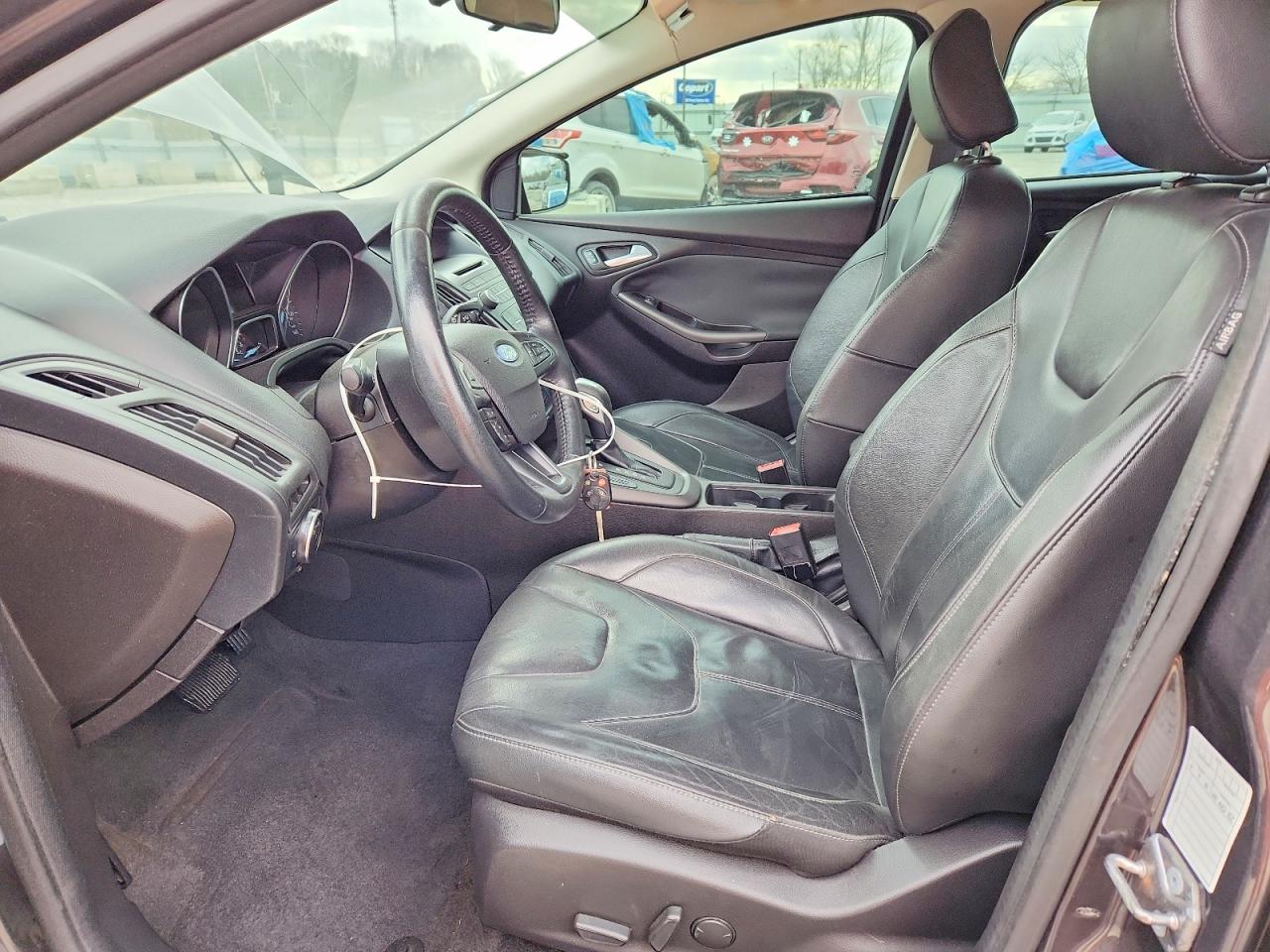 2015 FORD FOCUS SE photo 19