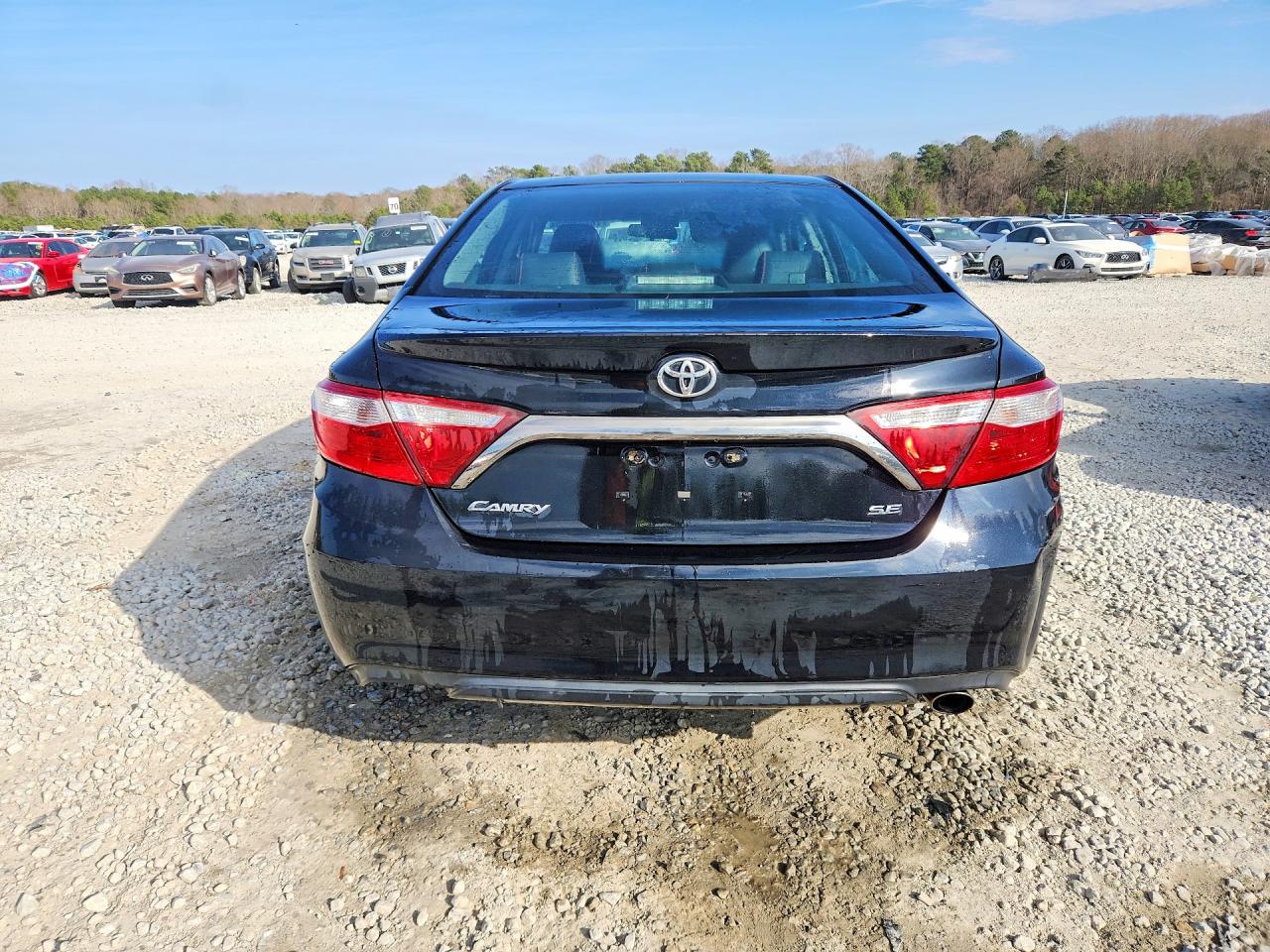 2015 TOYOTA CAMRY SE photo 11