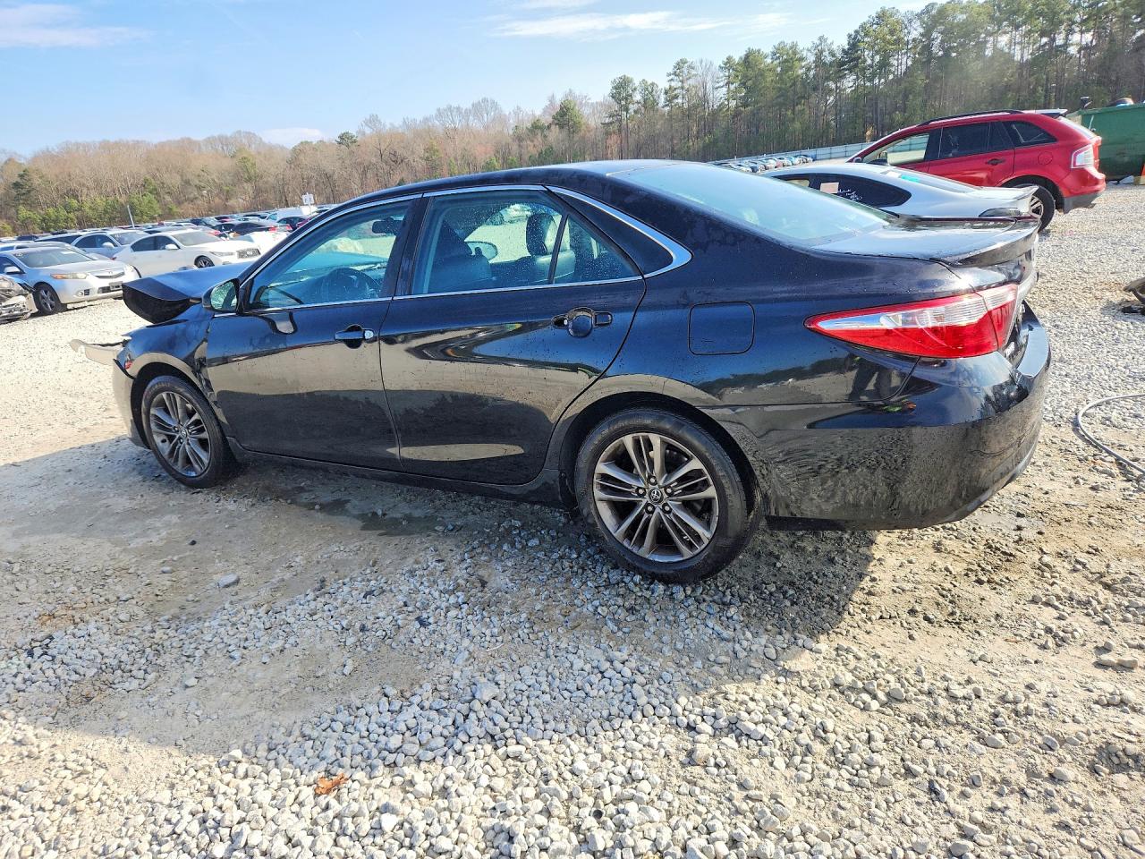 2015 TOYOTA CAMRY SE photo 3
