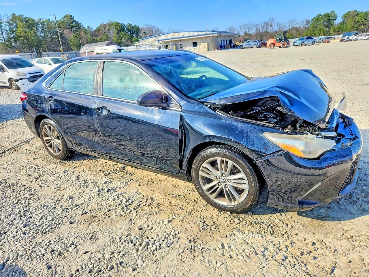 2015 TOYOTA CAMRY SE photo 7