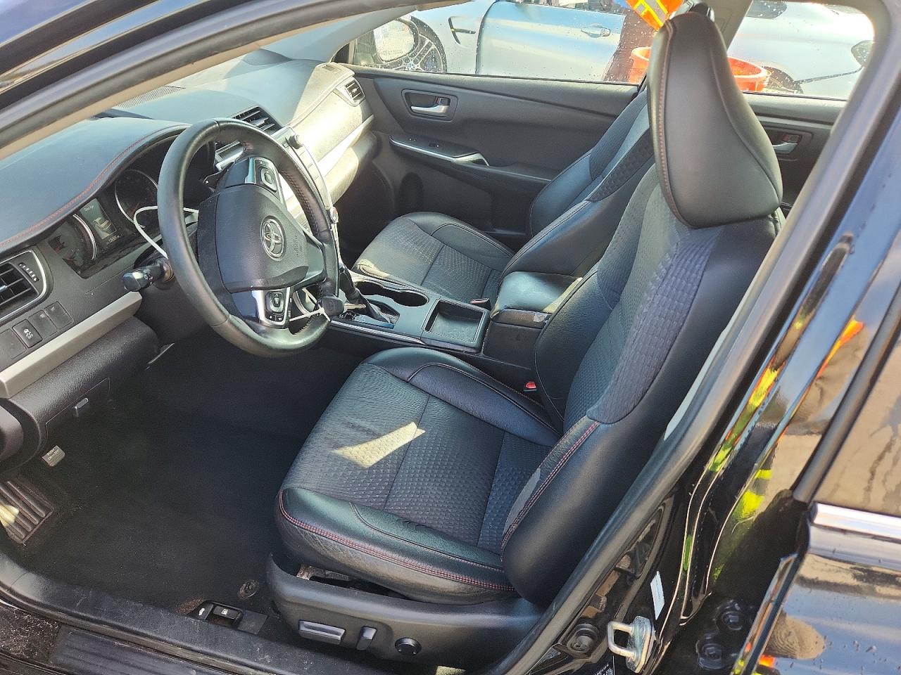 2015 TOYOTA CAMRY SE photo 13