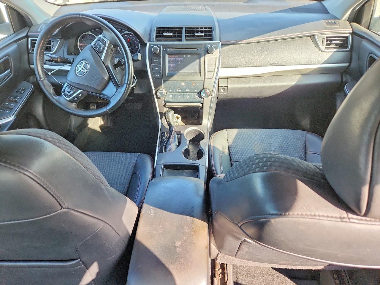 2015 TOYOTA CAMRY SE photo 15