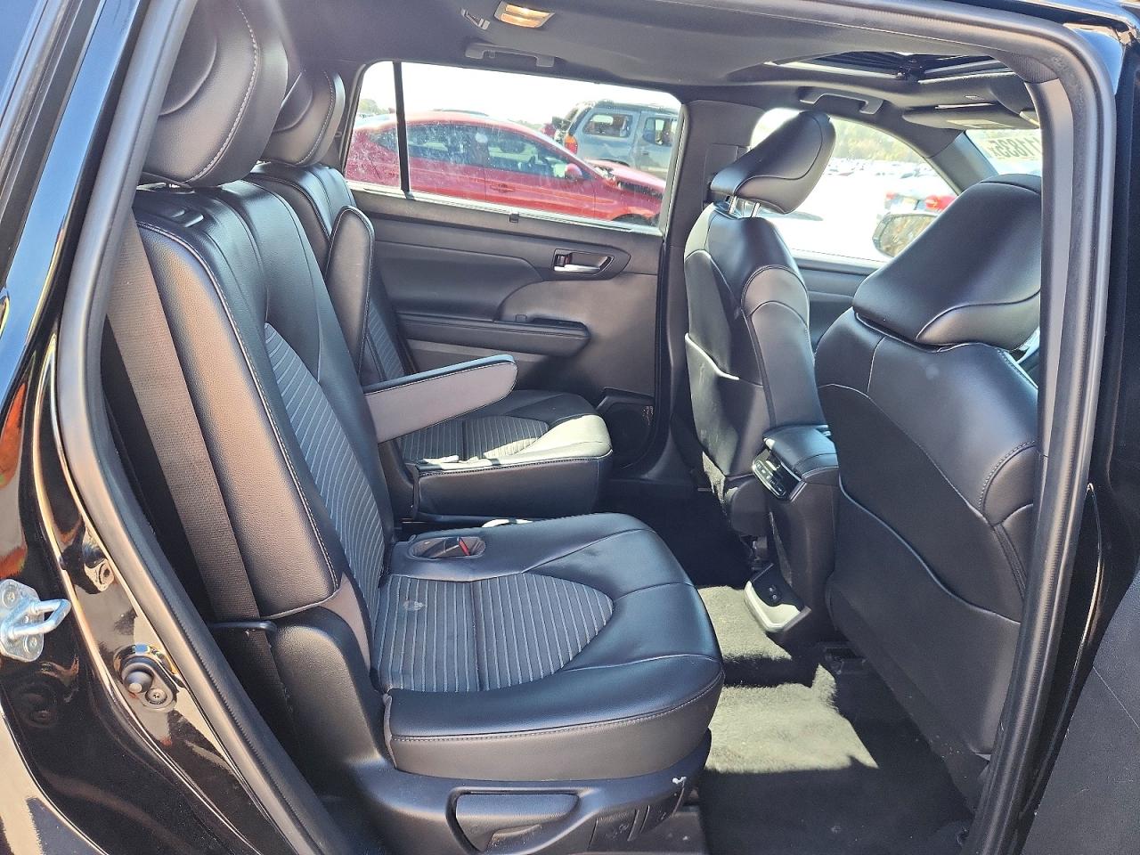 2022 TOYOTA HIGHLANDER XSE photo 11