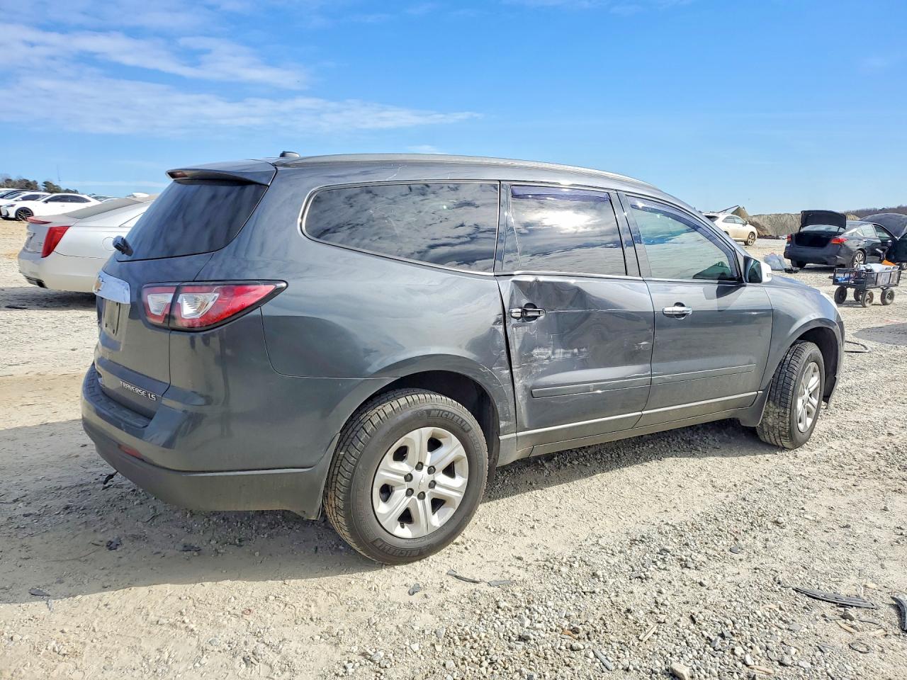 2014 CHEVROLET TRAVERSE LS photo 7