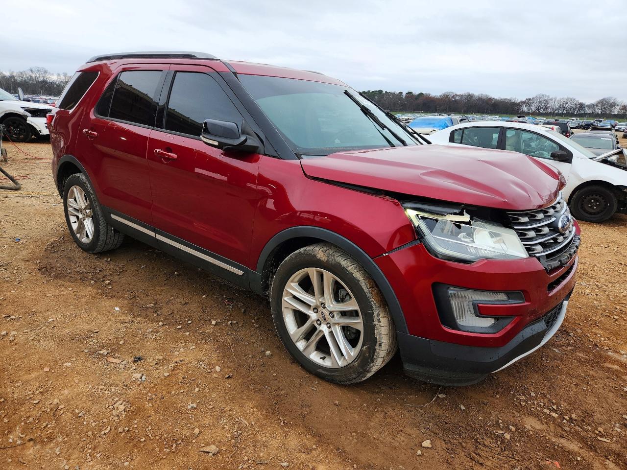 2017 FORD EXPLORER XLT photo 4