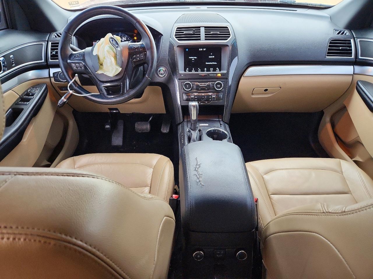 2017 FORD EXPLORER XLT photo 8