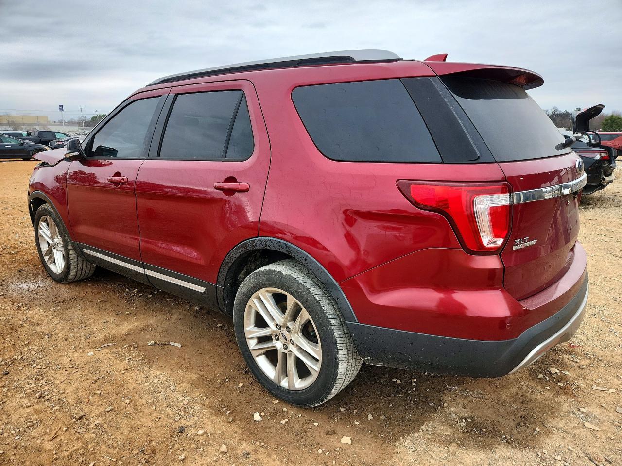 2017 FORD EXPLORER XLT photo 2