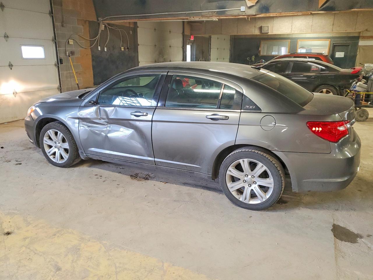 2013 CHRYSLER 200 TOURING photo 2