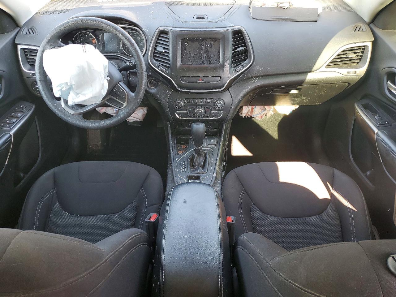 2019 JEEP CHEROKEE LATITUDE photo 8