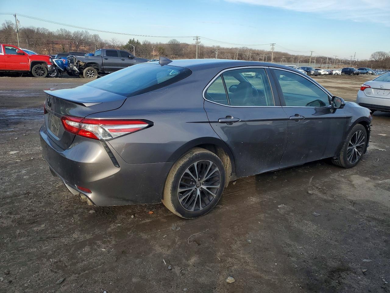 2019 TOYOTA CAMRY SE photo 7