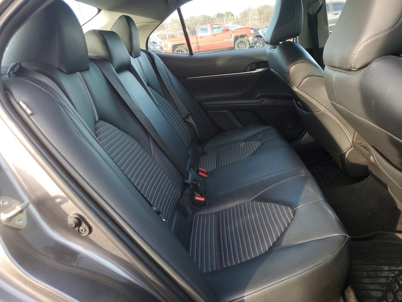 2019 TOYOTA CAMRY SE photo 28