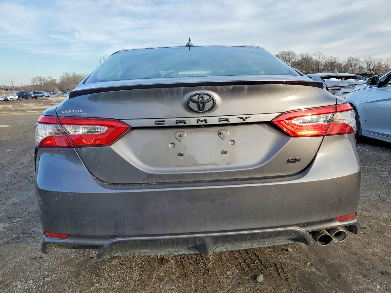 2019 TOYOTA CAMRY SE photo 16