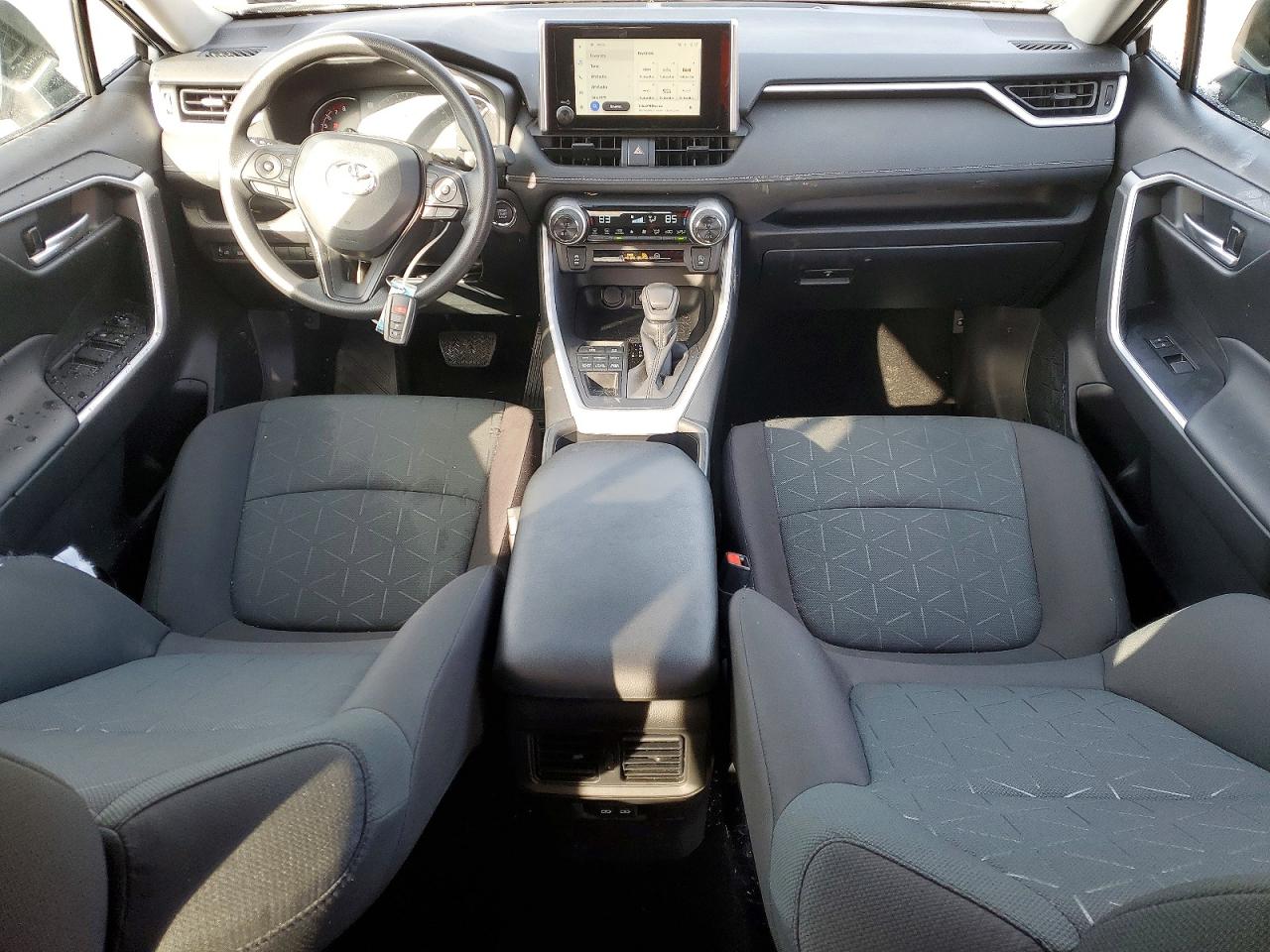 2025 TOYOTA RAV4 XLE photo 15