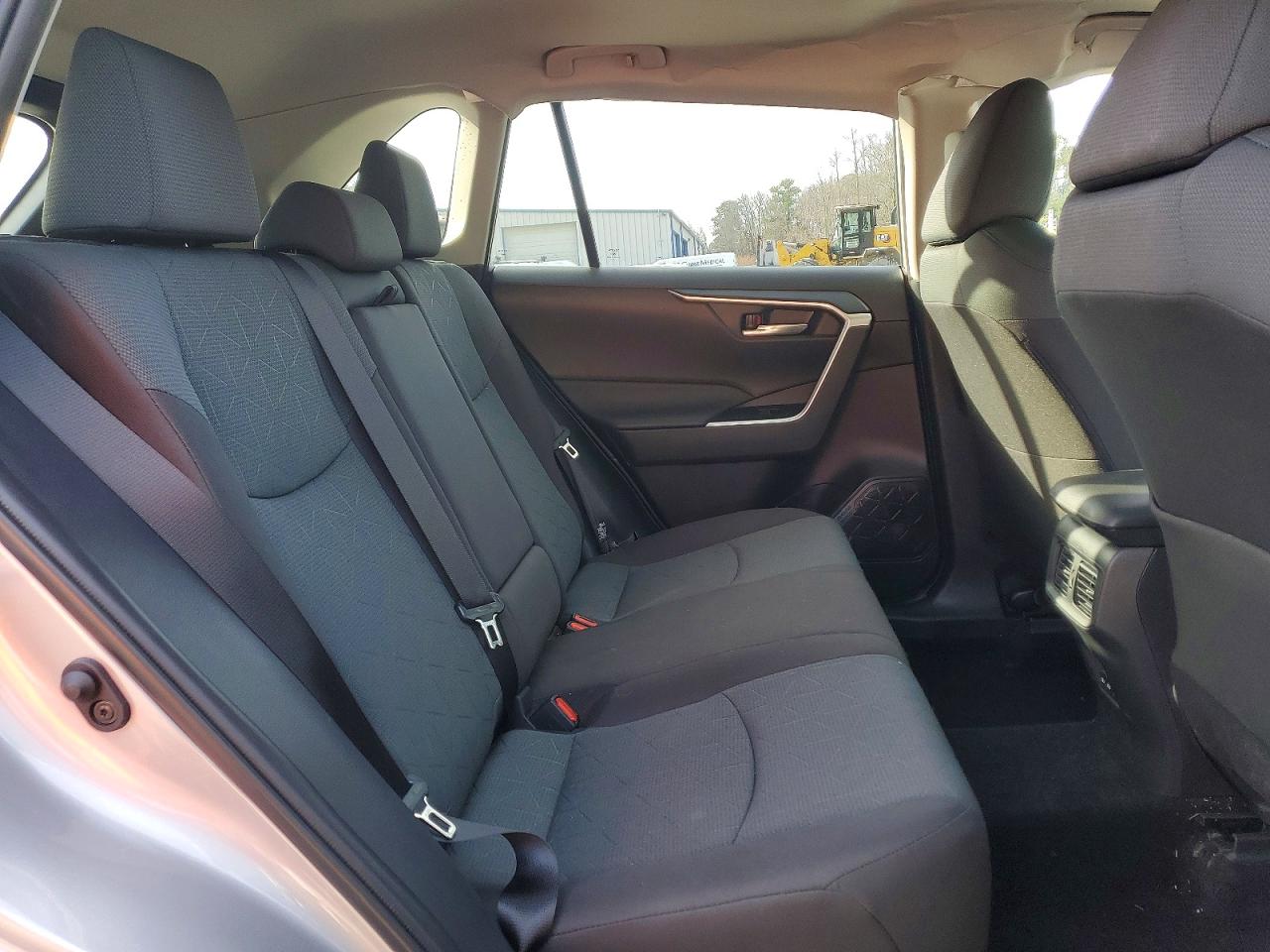 2025 TOYOTA RAV4 XLE photo 21