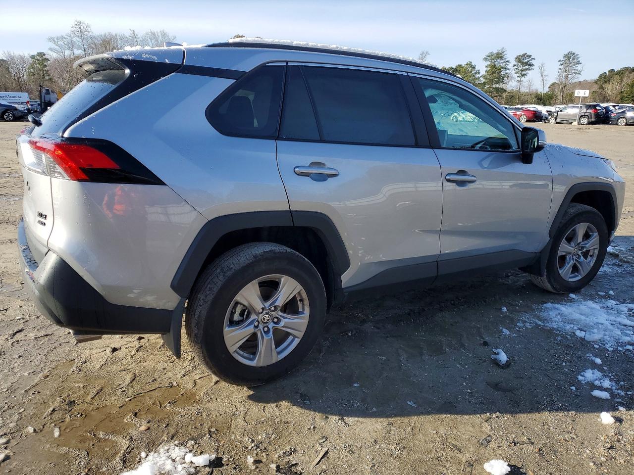 2025 TOYOTA RAV4 XLE photo 5