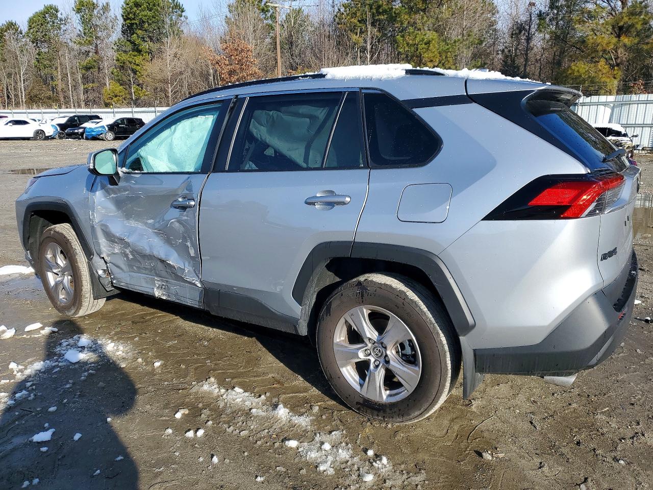 2025 TOYOTA RAV4 XLE photo 3