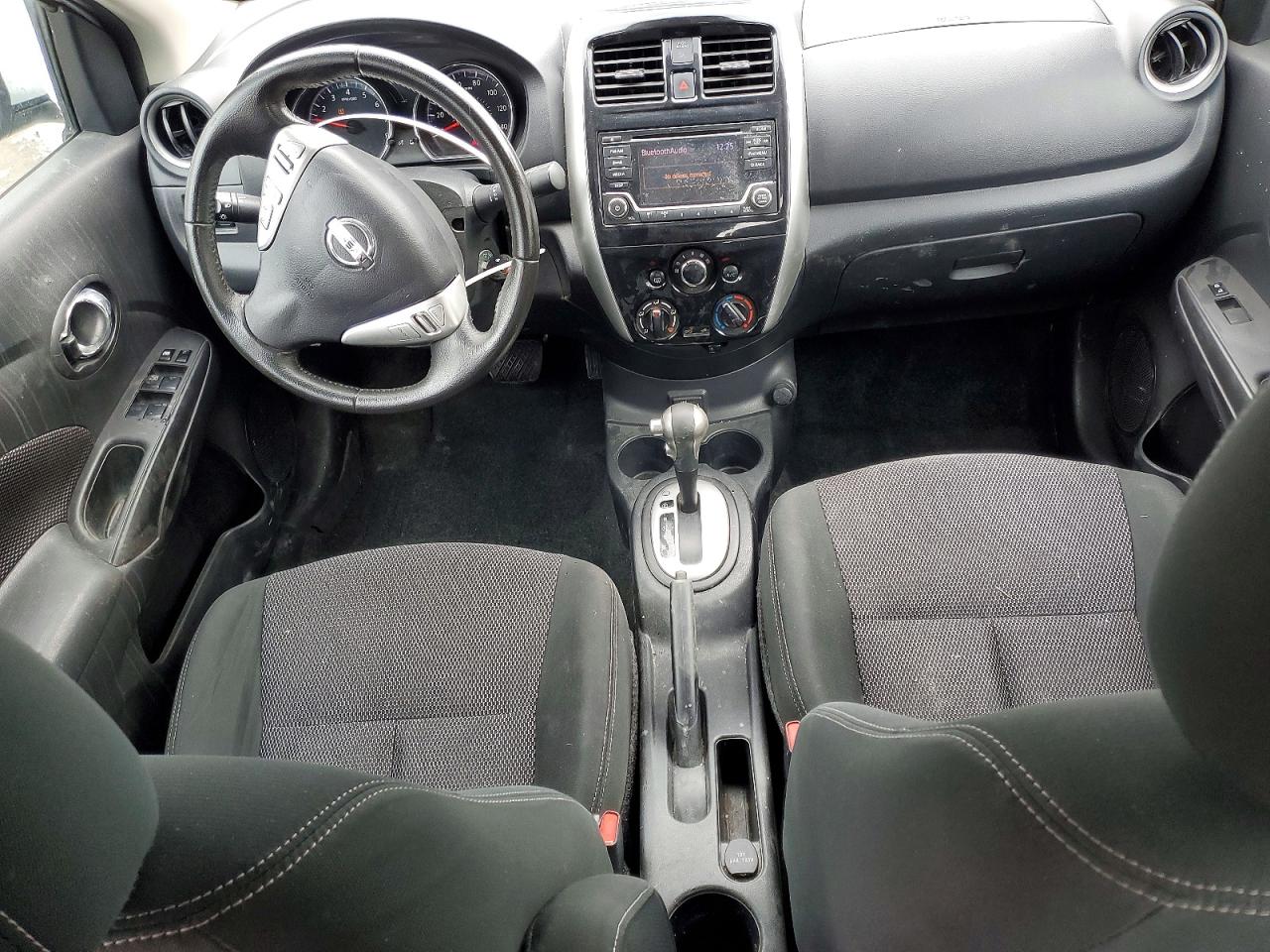 2018 NISSAN VERSA SV photo 8