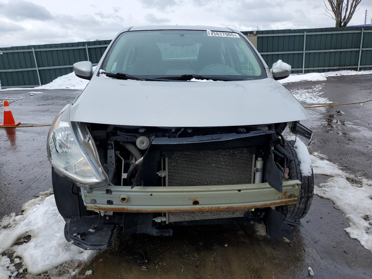 2018 NISSAN VERSA SV photo 5