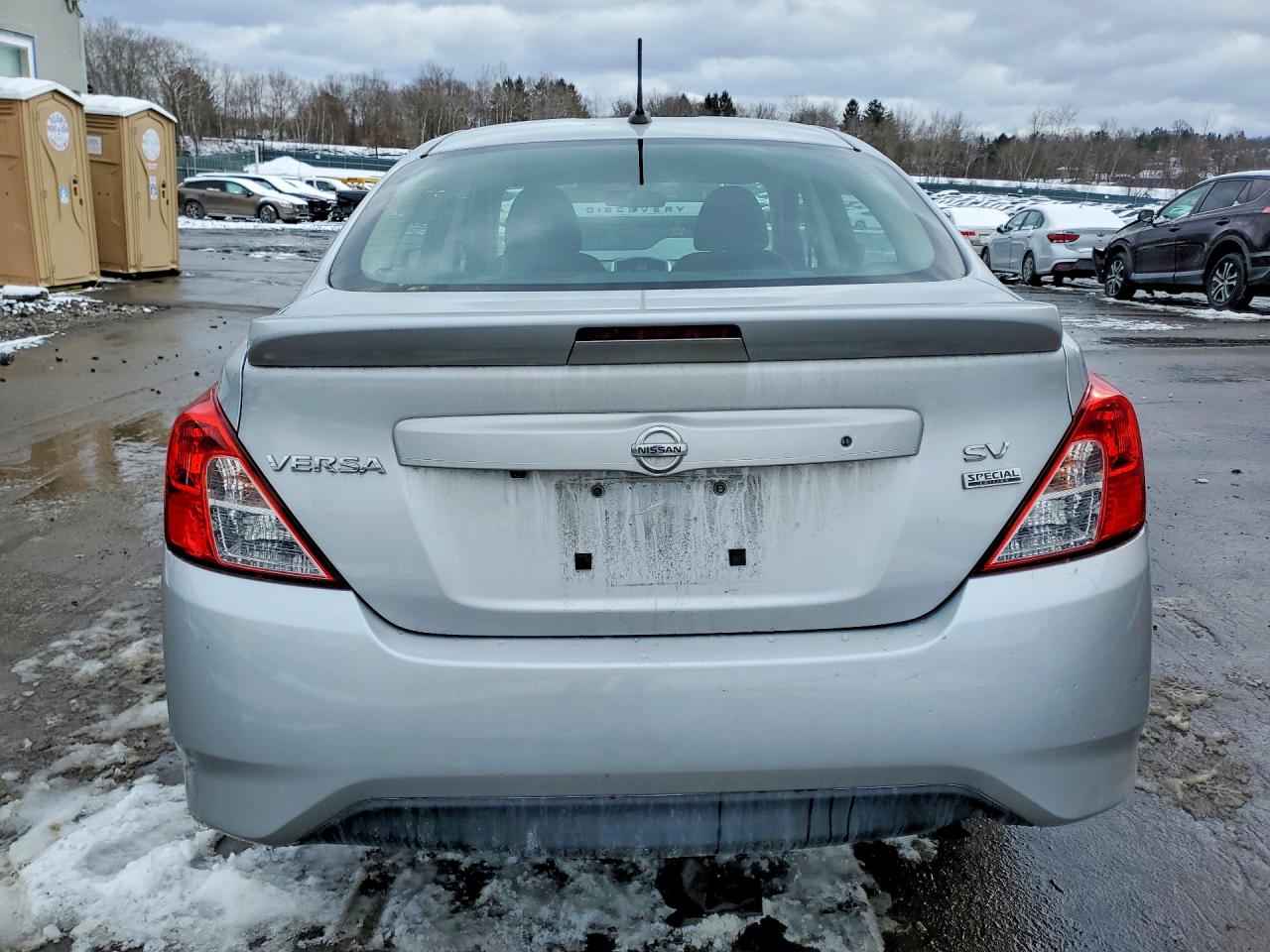 2018 NISSAN VERSA SV photo 6