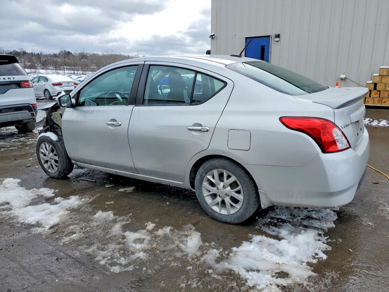 2018 NISSAN VERSA SV photo 2