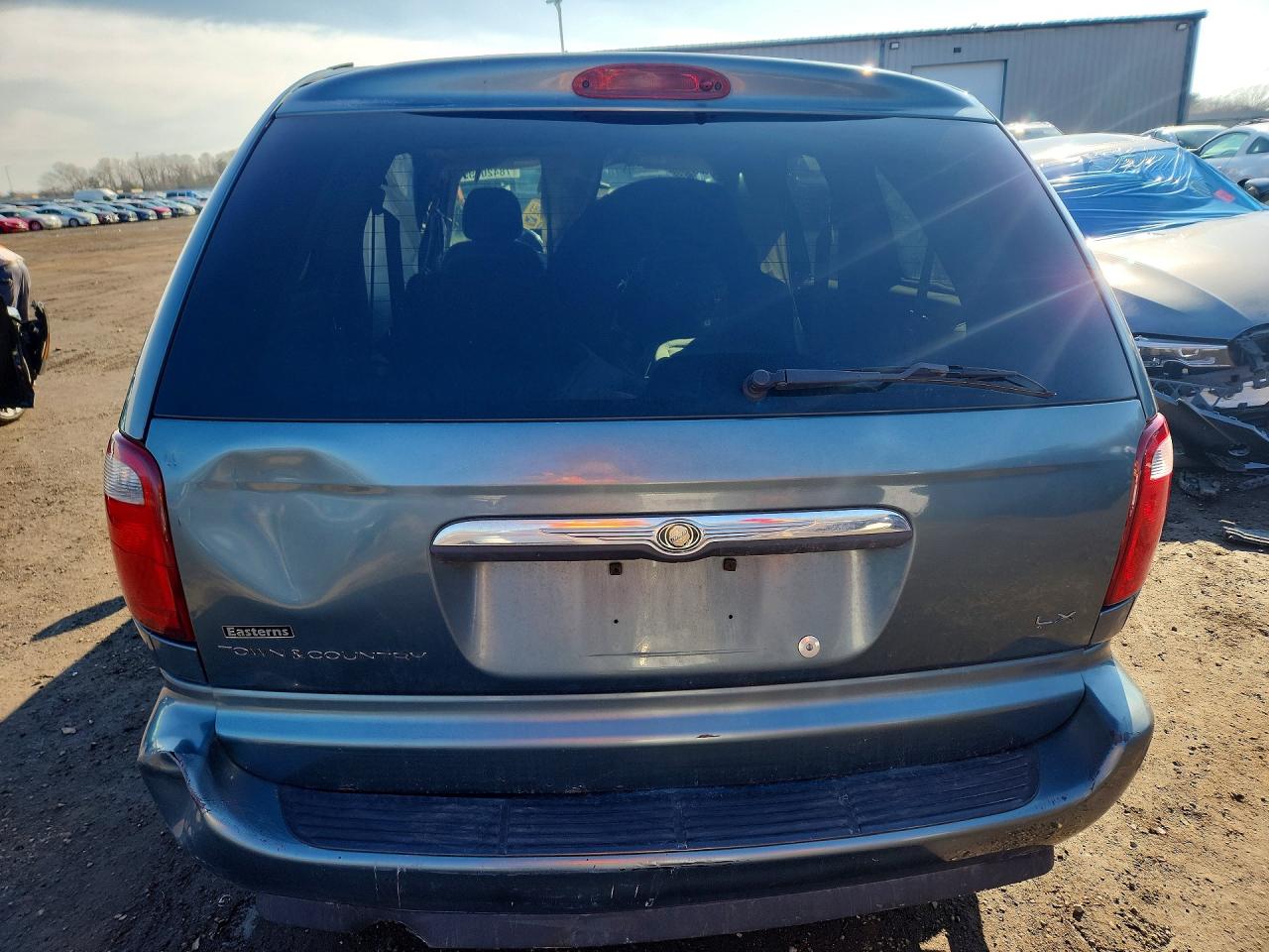 2006 CHRYSLER TOWN & COUNTRY LX photo 16