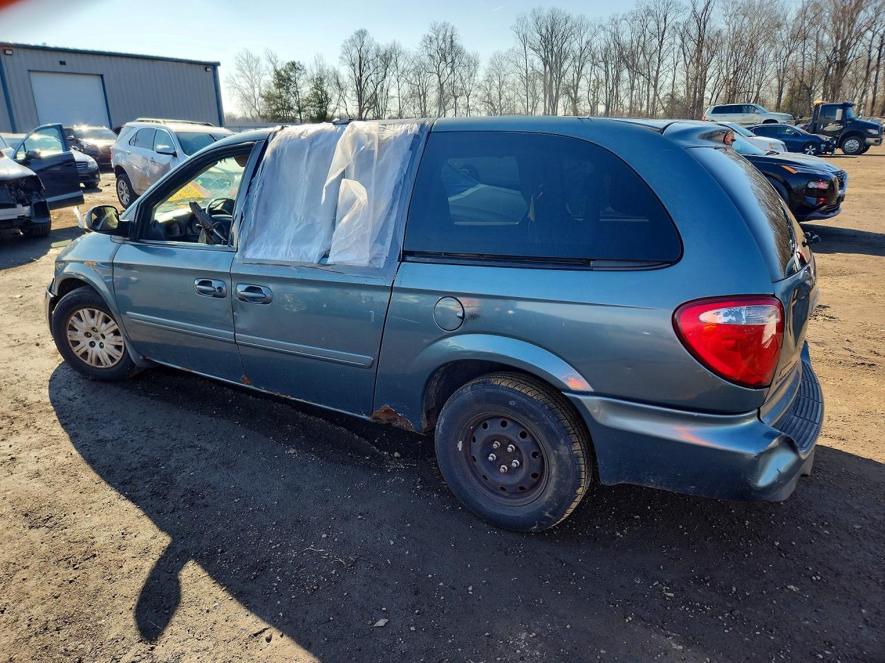 2006 CHRYSLER TOWN & COUNTRY LX photo 4
