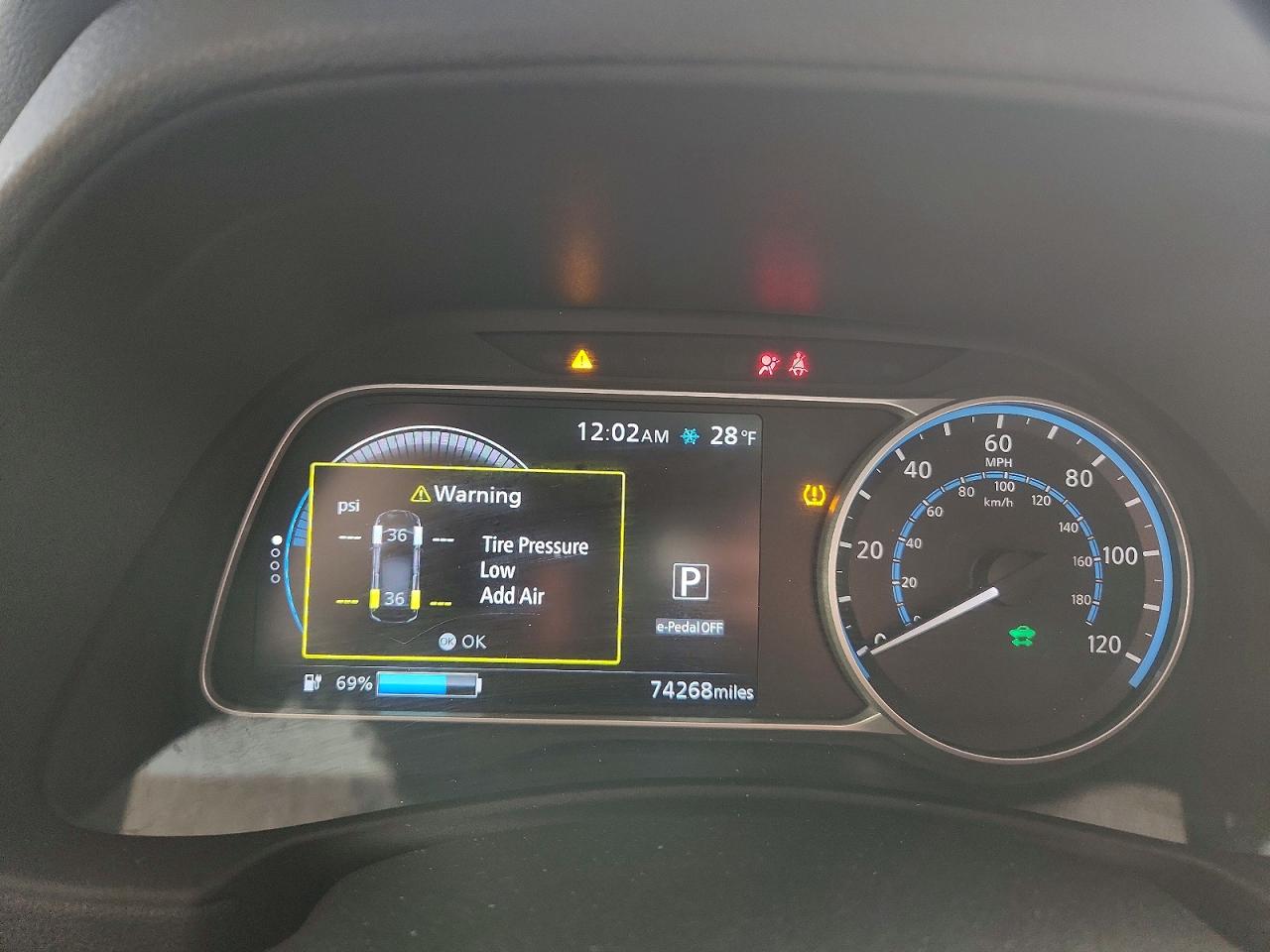 2018 NISSAN LEAF SV photo 17