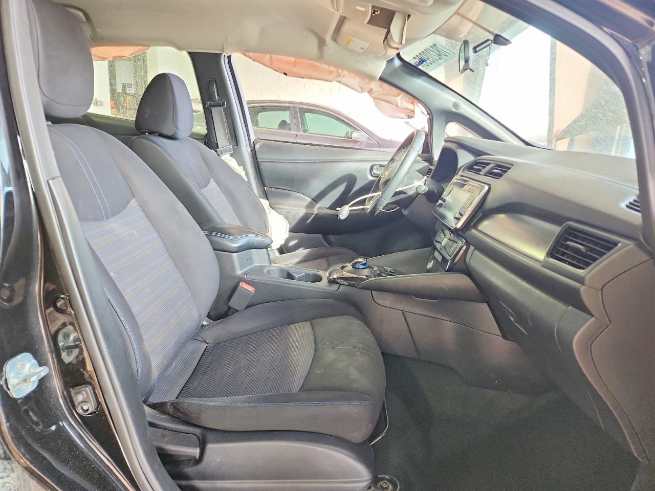 2018 NISSAN LEAF SV photo 13