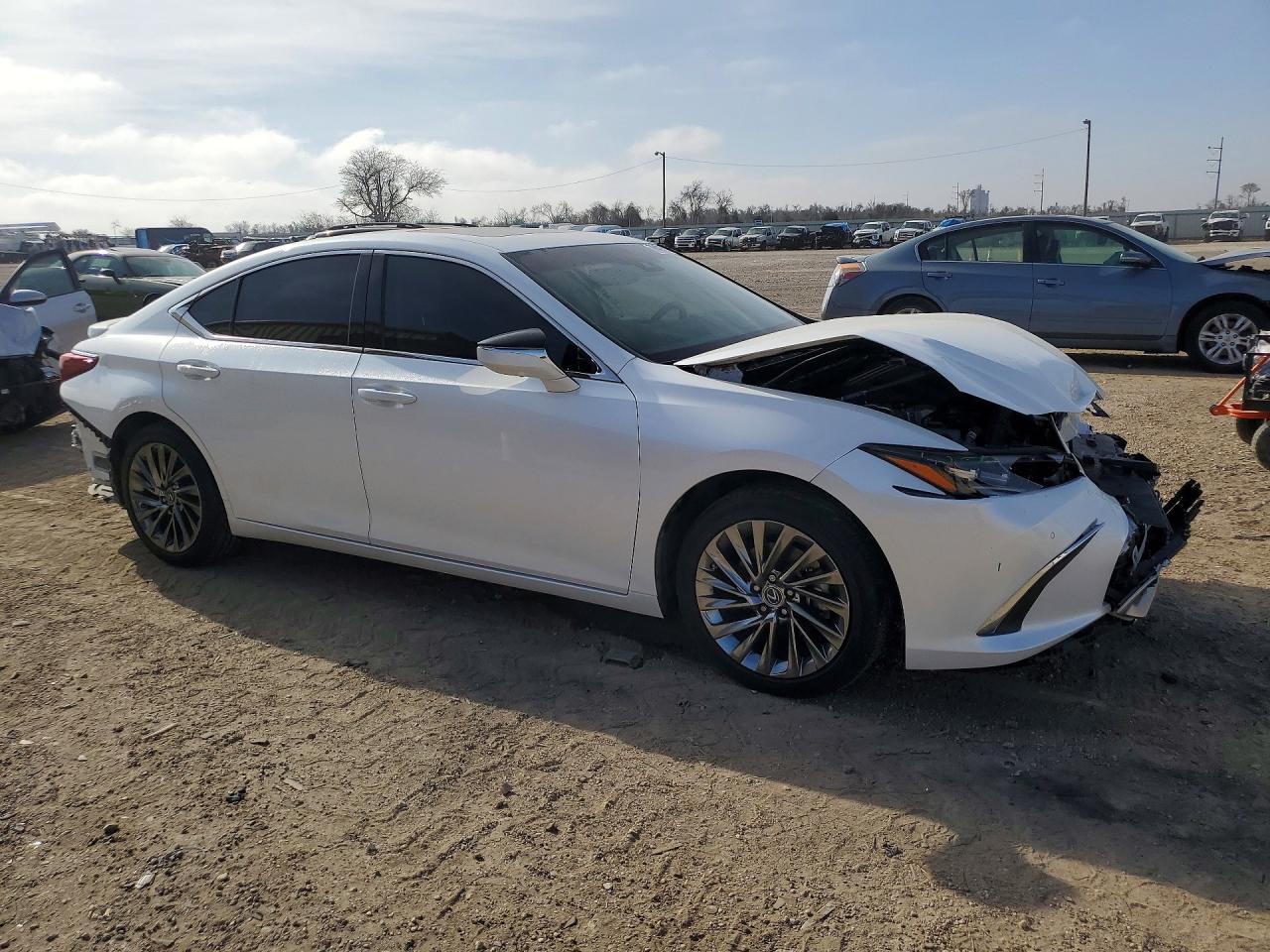 2024 LEXUS ES 300H BASE photo 4