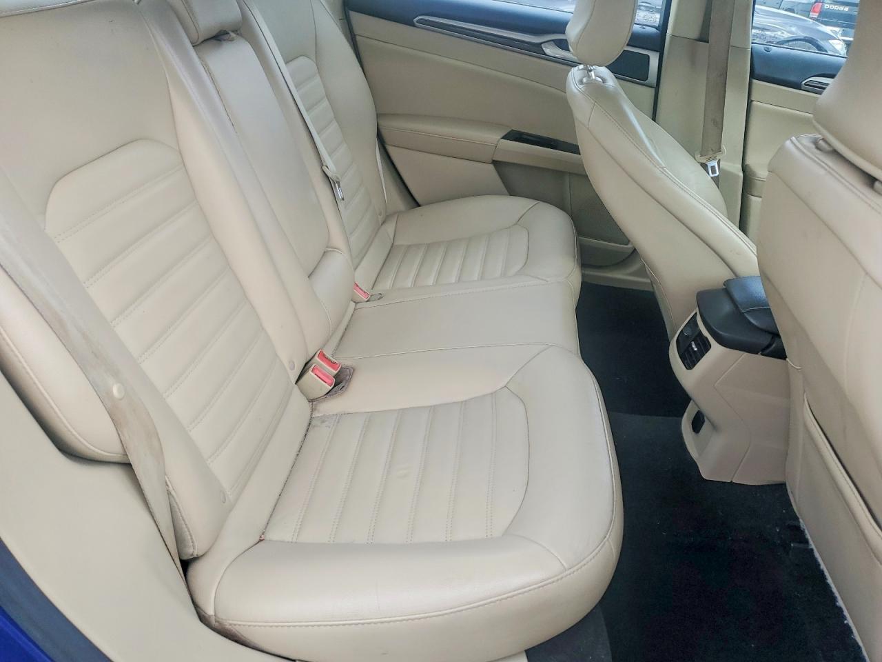 2015 FORD FUSION SE photo 19