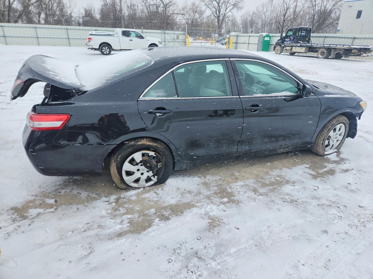 2011 TOYOTA CAMRY photo 3