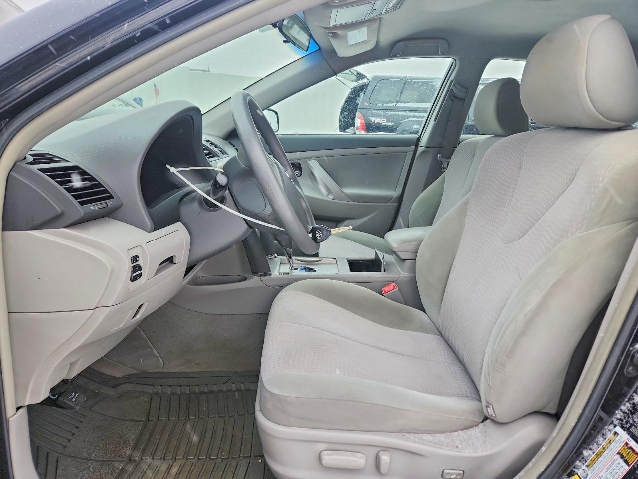2011 TOYOTA CAMRY photo 7