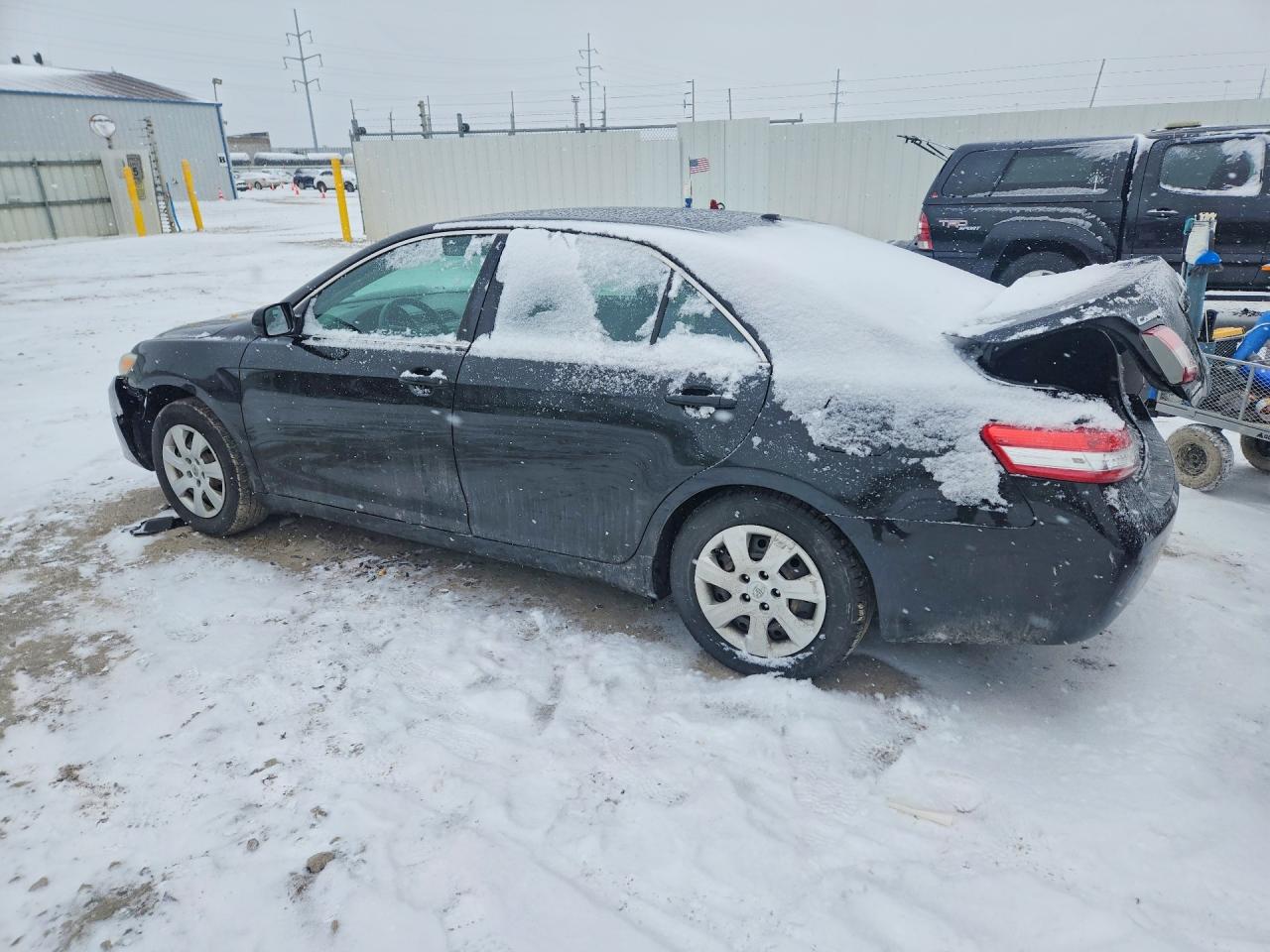 2011 TOYOTA CAMRY photo 2