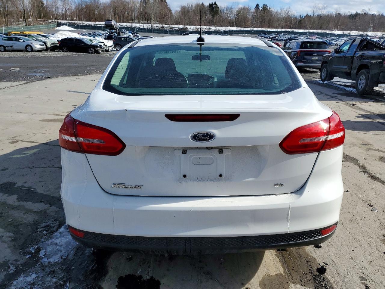 2015 FORD FOCUS SE photo 6