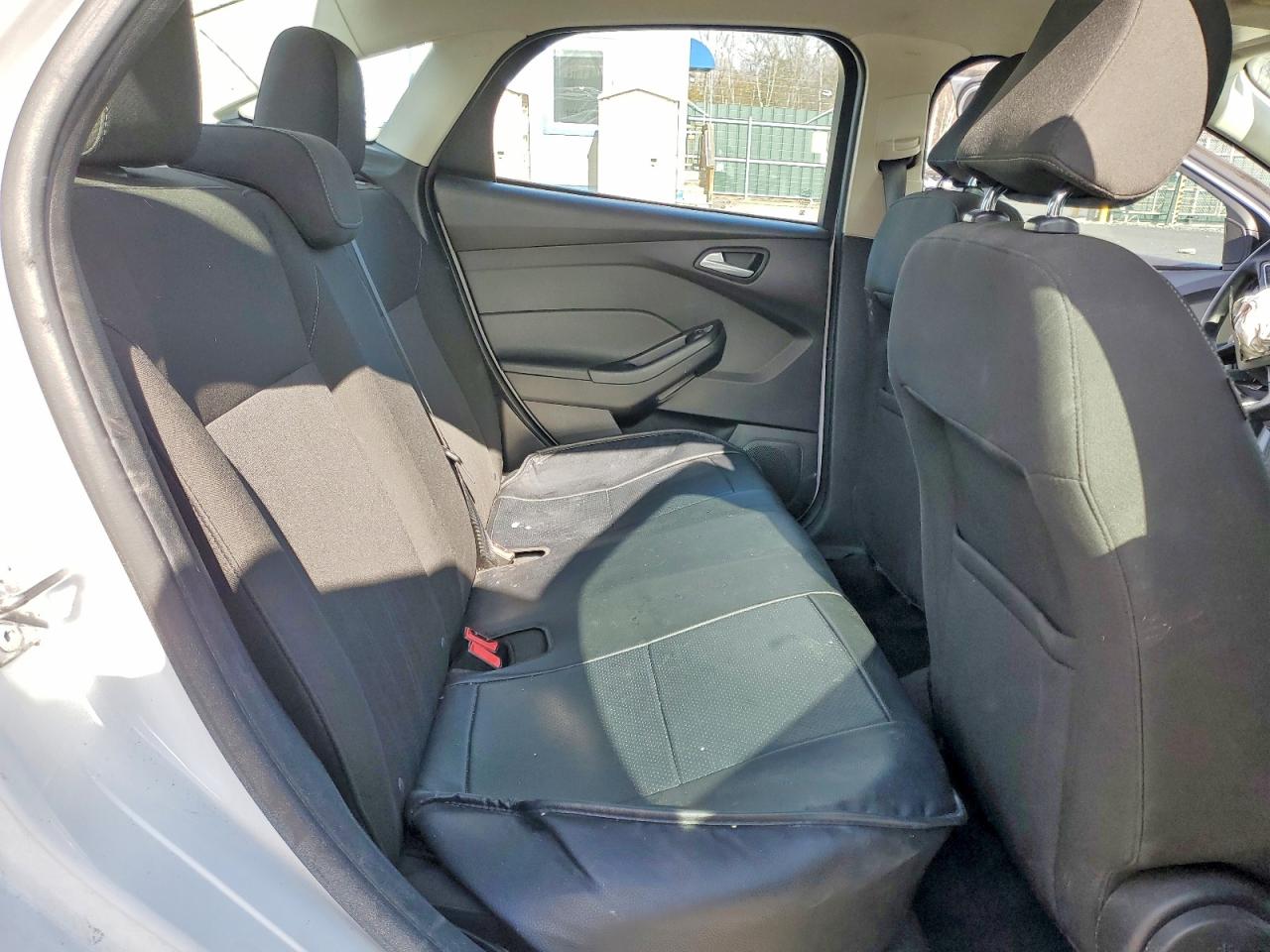 2015 FORD FOCUS SE photo 10