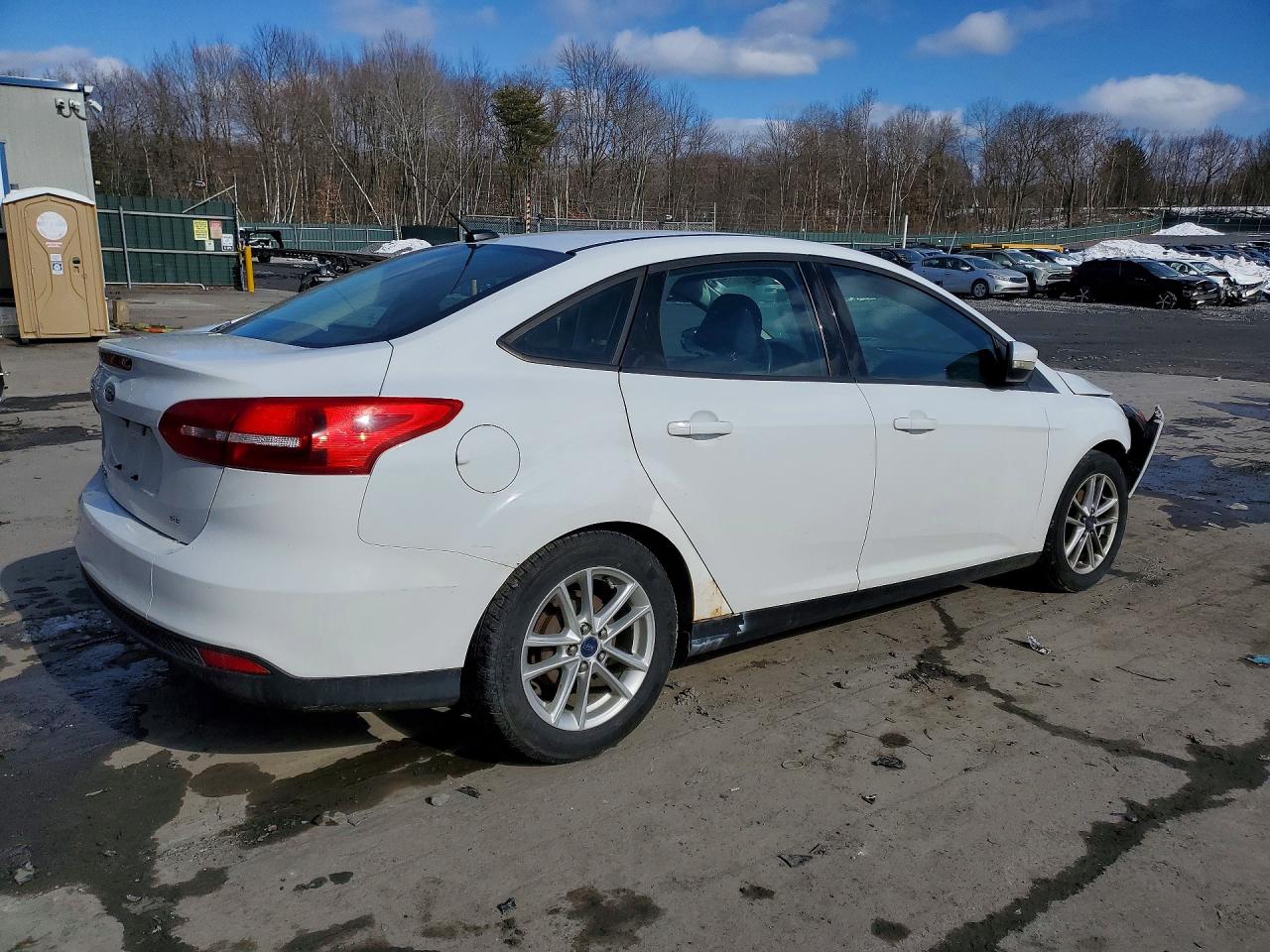 2015 FORD FOCUS SE photo 3