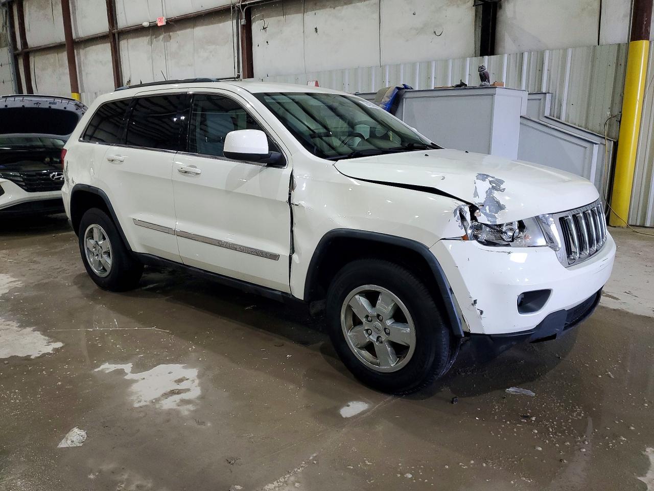 2012 JEEP GRAND CHEROKEE LAREDO photo 4